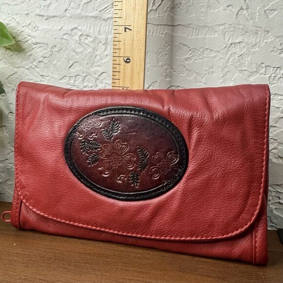 Red Clutch Organizer Wallet Tooled Leather Floral Medallion Ace USA EC - Picture 1 of 8